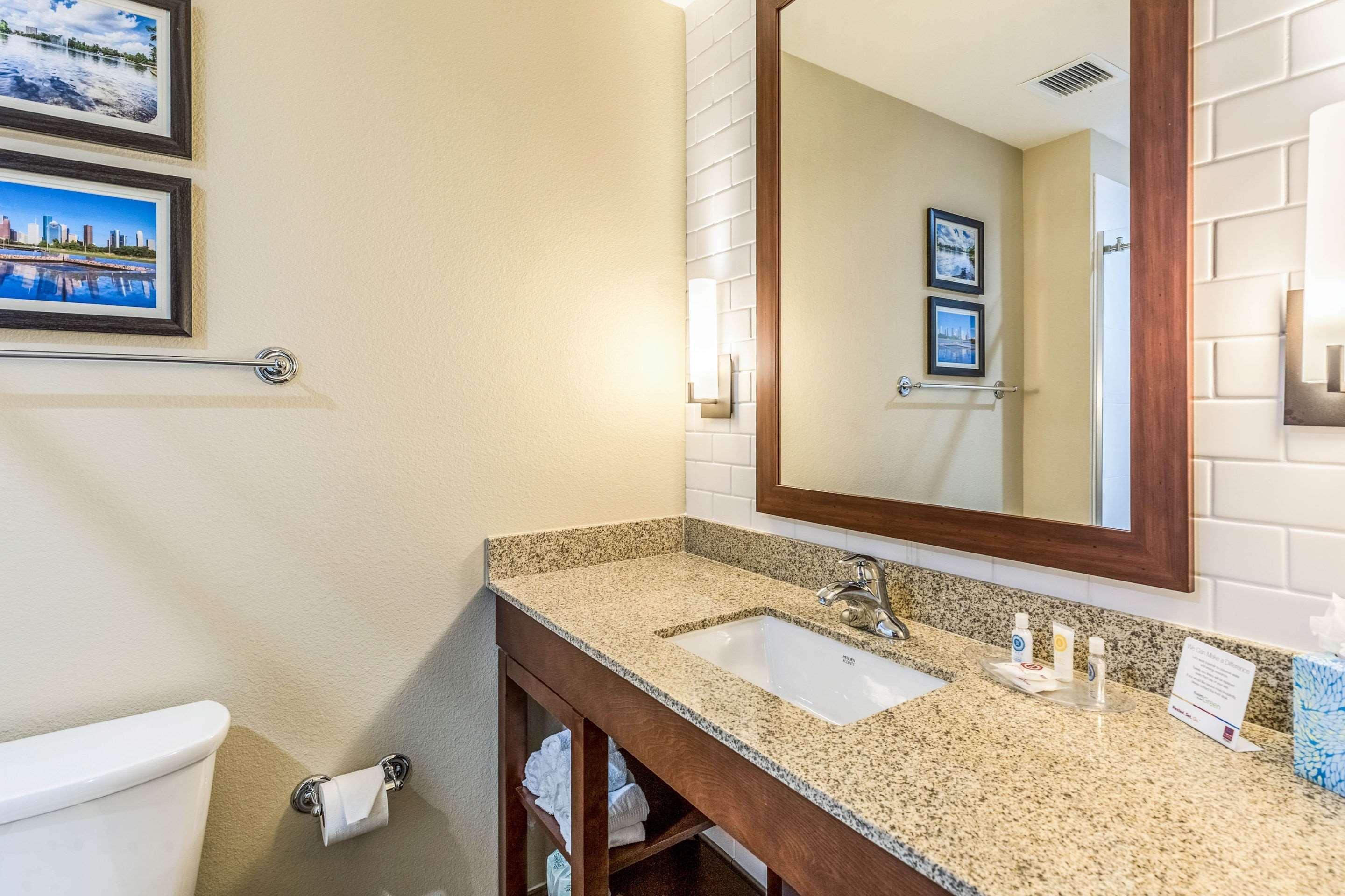 Comfort Suites Ченълвю Екстериор снимка