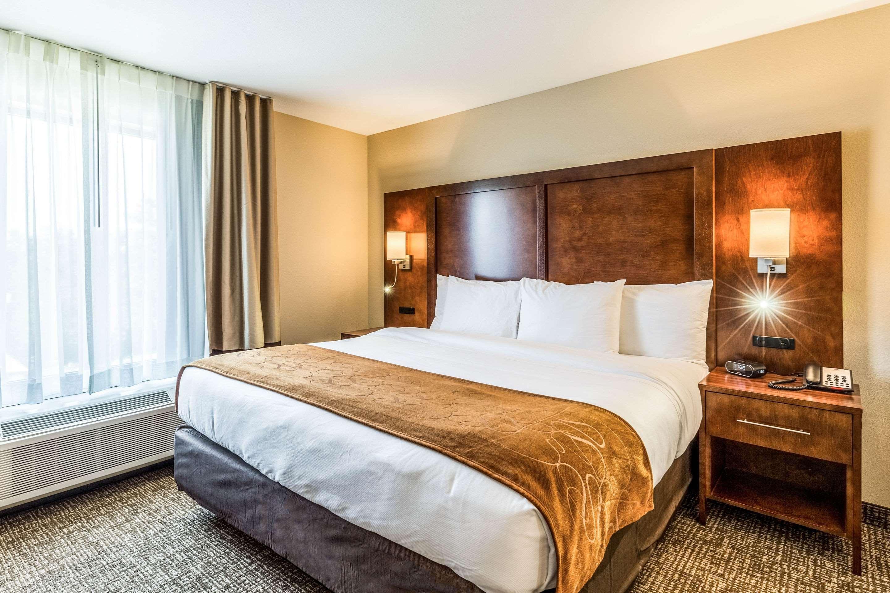 Comfort Suites Ченълвю Екстериор снимка