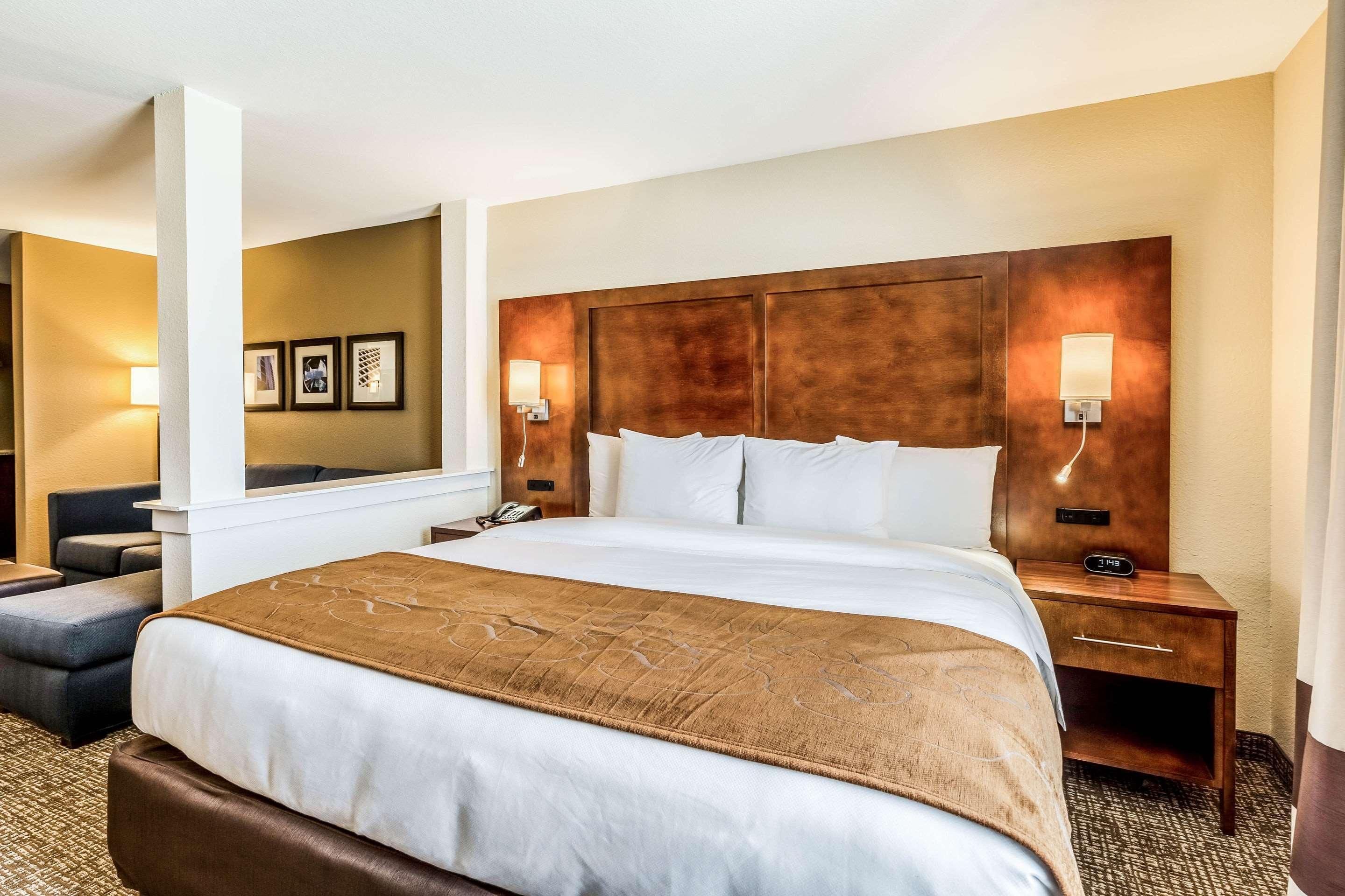 Comfort Suites Ченълвю Екстериор снимка