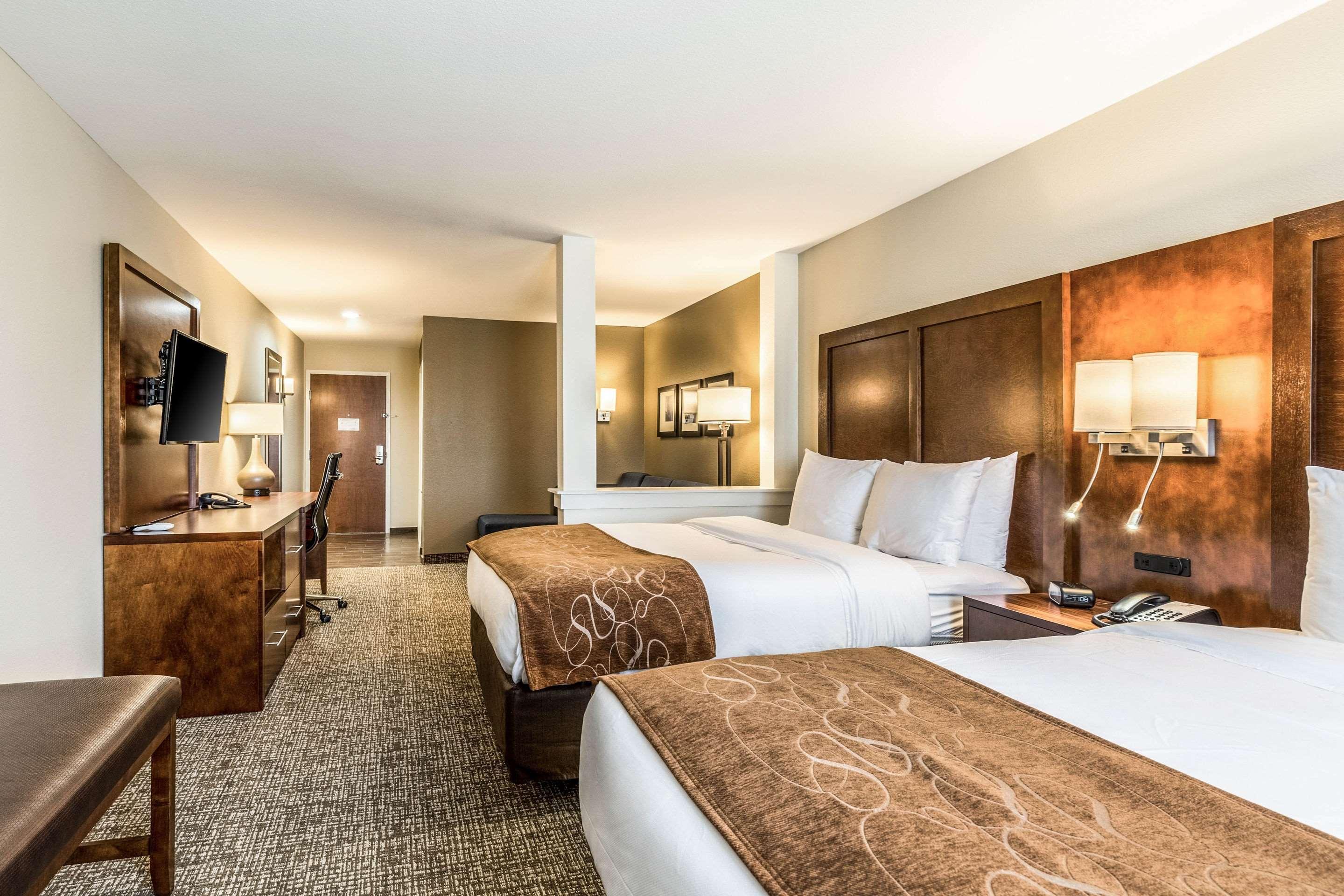 Comfort Suites Ченълвю Екстериор снимка