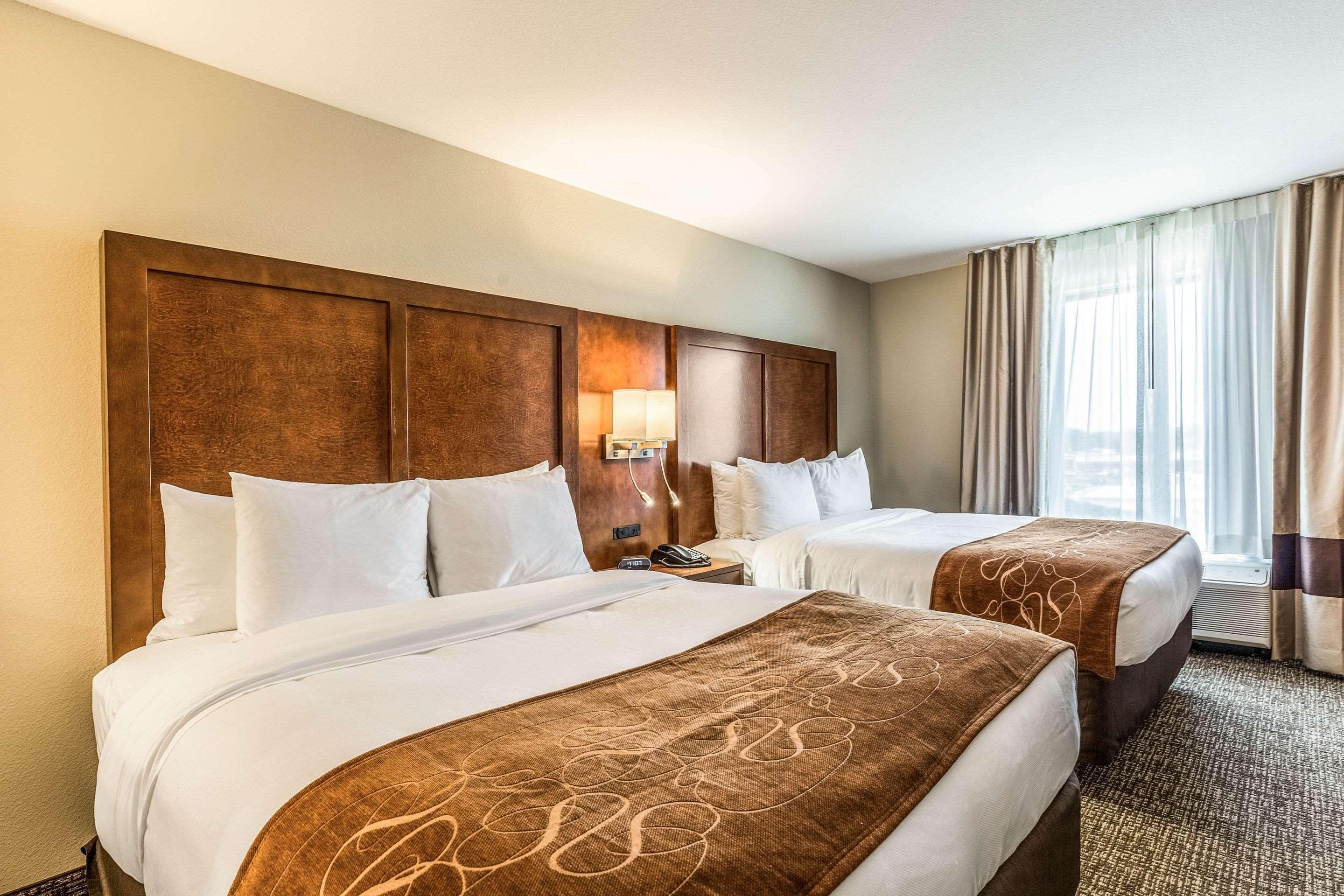 Comfort Suites Ченълвю Екстериор снимка