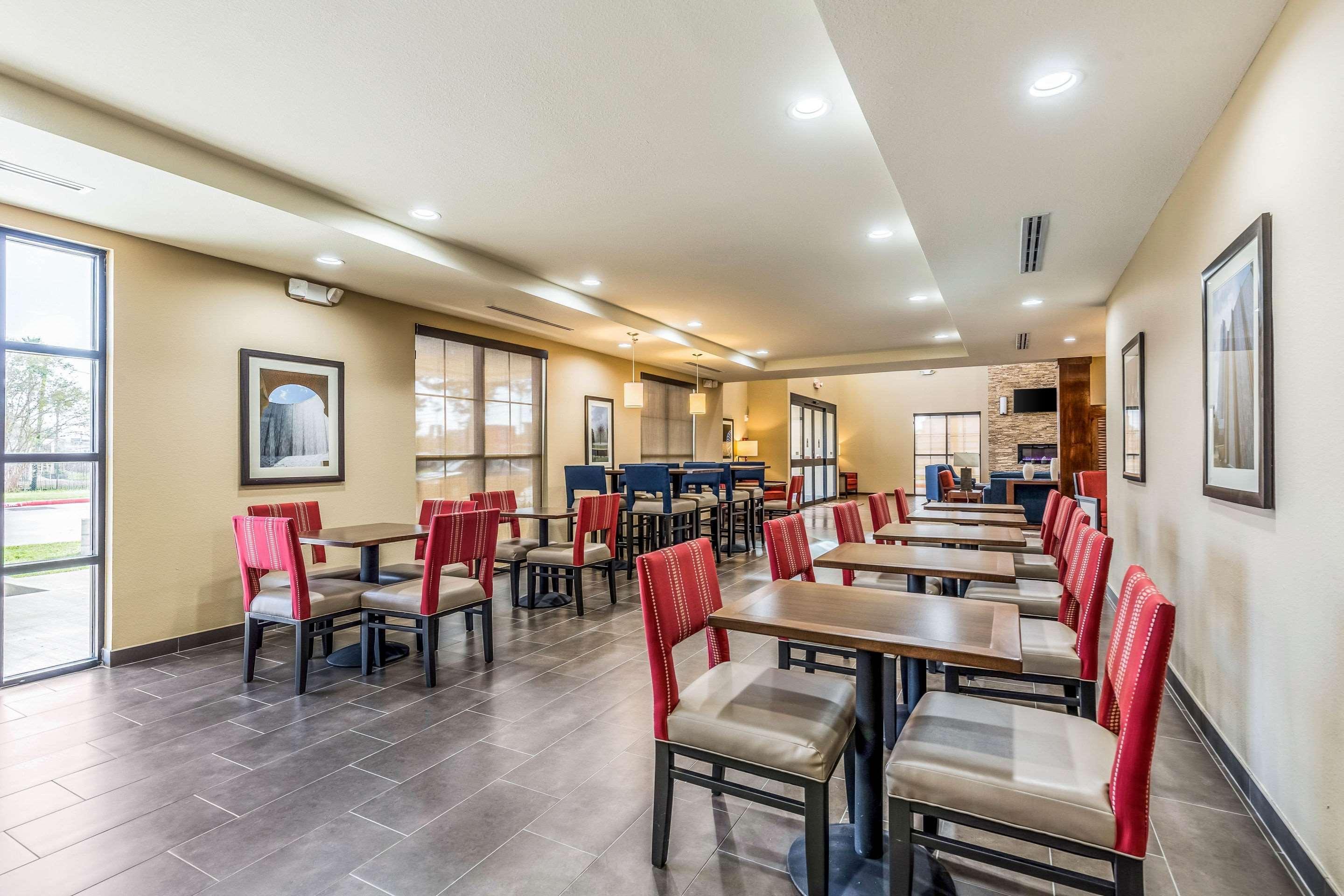 Comfort Suites Ченълвю Екстериор снимка