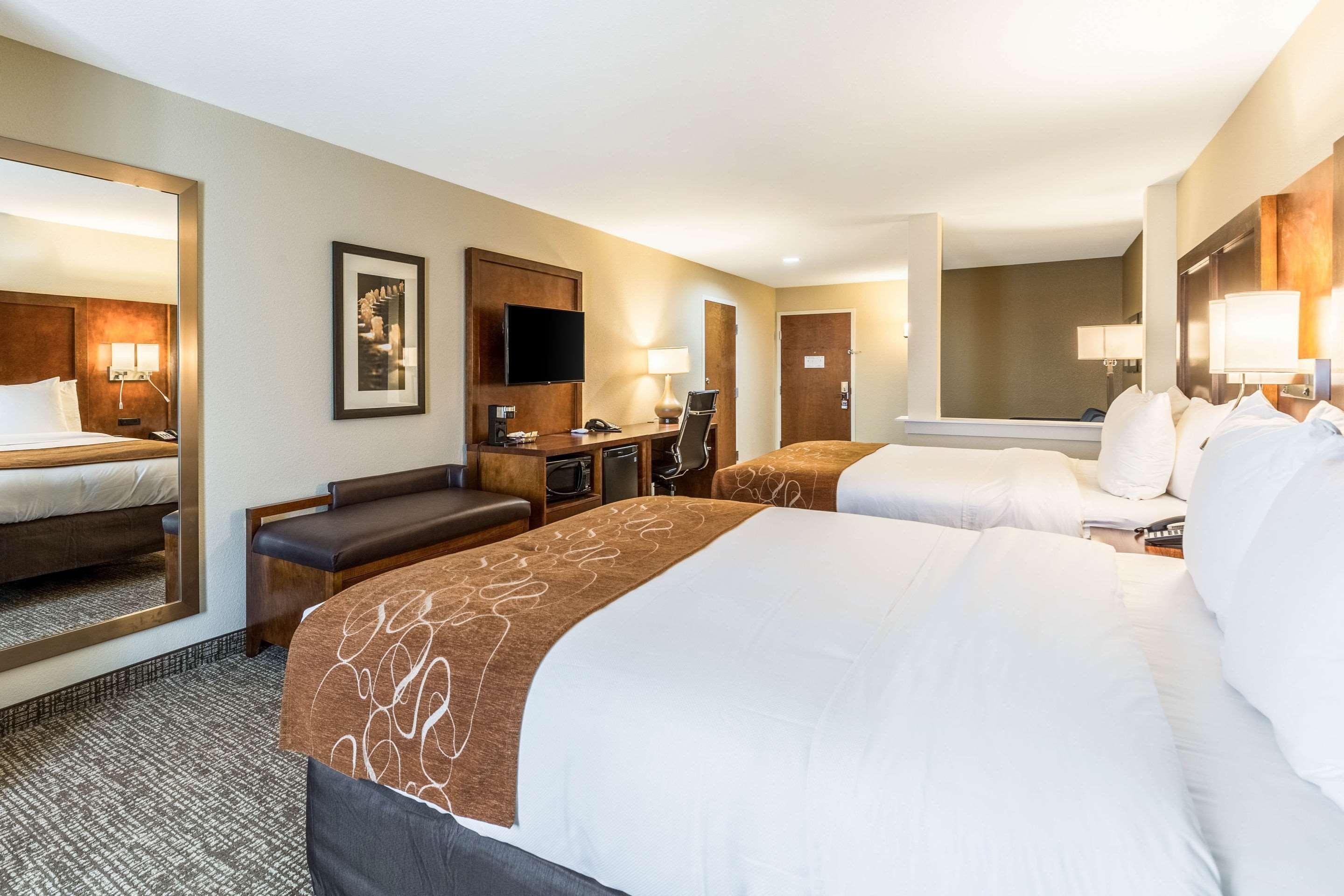 Comfort Suites Ченълвю Екстериор снимка