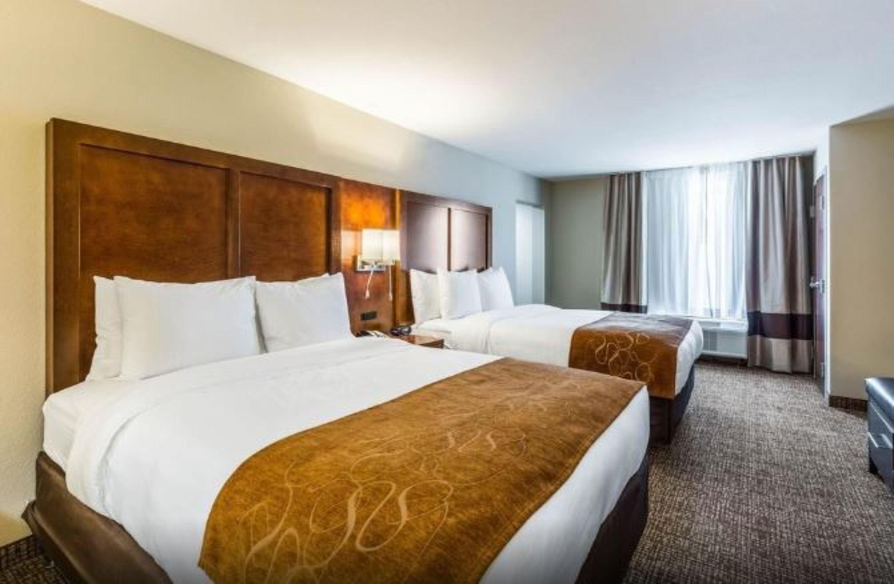 Comfort Suites Ченълвю Екстериор снимка